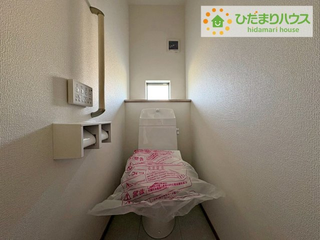 ひたちなか市足崎　新築戸建　B号棟のトイレ|白を基調としたトイレは、インテリア次第でどんな空間になるかワクワクしますね♪