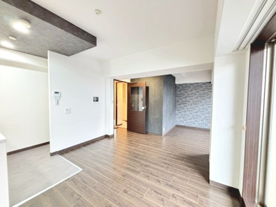 【居間・リビング】 | エステムコート堺東ＣｉｔｙＬｉｆｅ | 【令和７年１０月リフォーム済】キレイなお家ですぐに新生活スタートできますね！現況空家ですので、いつでも内覧可能ですよ♪