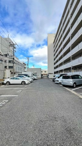 東部コーポ1号棟の駐車場