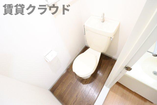 サンモールおゆみ野　Ｂのトイレ|落ち着いた色調のトイレです