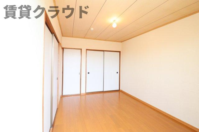 サンモールおゆみ野　Ｂの居間・リビング|駐輪場