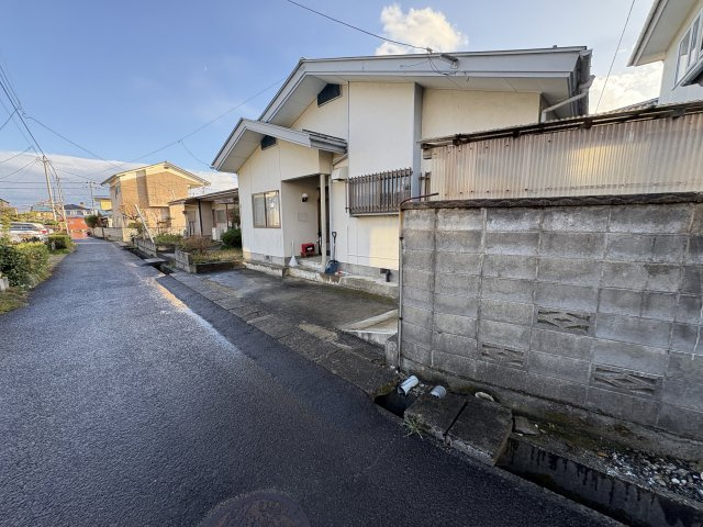 中古戸建・中古住宅　伊達市久根妻　伊達小・伊達中の前面道路含む現地写真|閑静な住宅街で落ち着きのある生活が送れる環境になります！