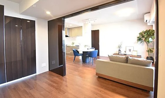 ローレルタワー堺筋本町の居間・リビング