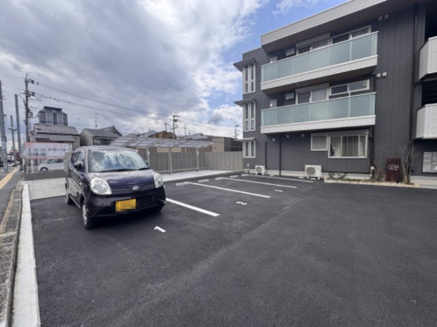 TORISIA殿城の駐車場