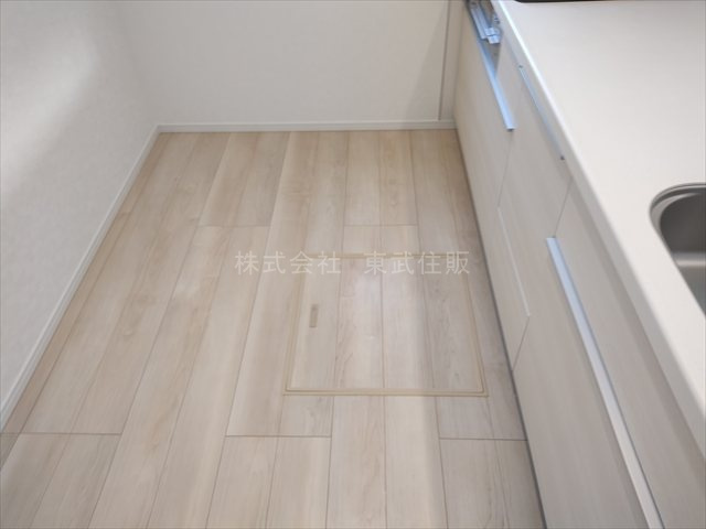 【キッチン】 | 鶴ヶ島市中新田第５　全１棟 | キッチン床下収納庫