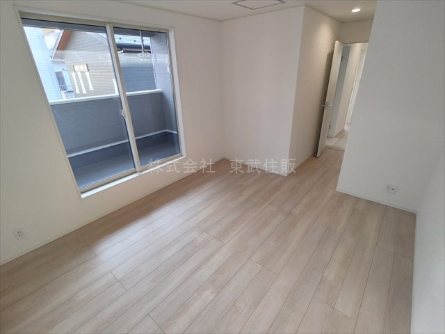 【寝室】 | 鶴ヶ島市中新田第５　全１棟 | 洋室8.0帖、ゆとりの広さです