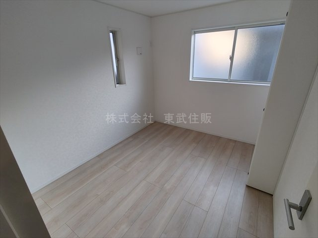 【子供部屋】 | 鶴ヶ島市中新田第５　全１棟 | 洋室5.25帖南西側、子供部屋としても使い勝手の良いお部屋です