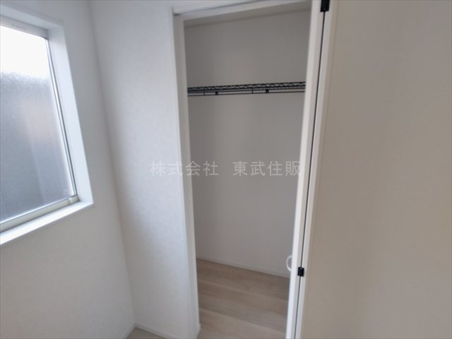 【収納】 | 鶴ヶ島市中新田第５　全１棟 | 洋室5.25帖南西側収納