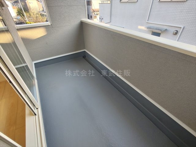 【バルコニー】 | 鶴ヶ島市中新田第５　全１棟 | 暖かな日差しのふりそそぐバルコニー