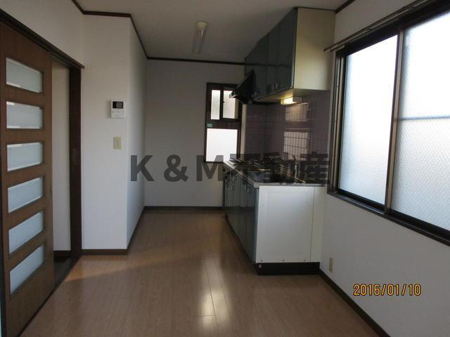 誠厚ビルの居間・リビング|ゆったり過ごせるリビングです