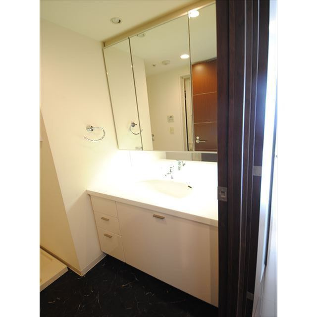 レキシントンスクエア白金高輪の洗面所