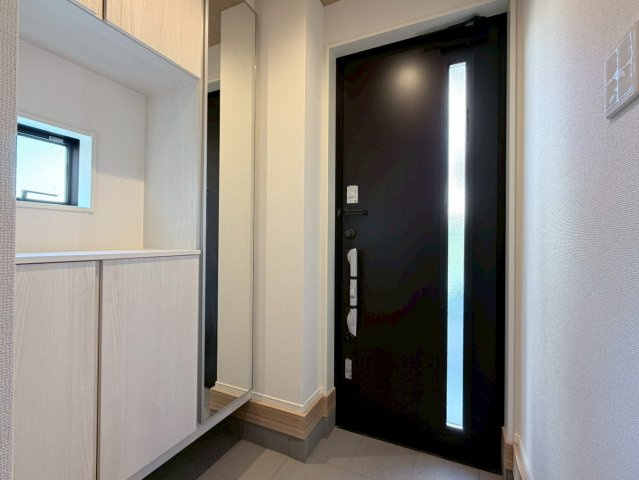 川口市上青木西11期　新築一戸建て　2号棟の玄関|きれいな玄関です