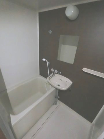 【浴室】 | ※仕様は異なる可能性がございます