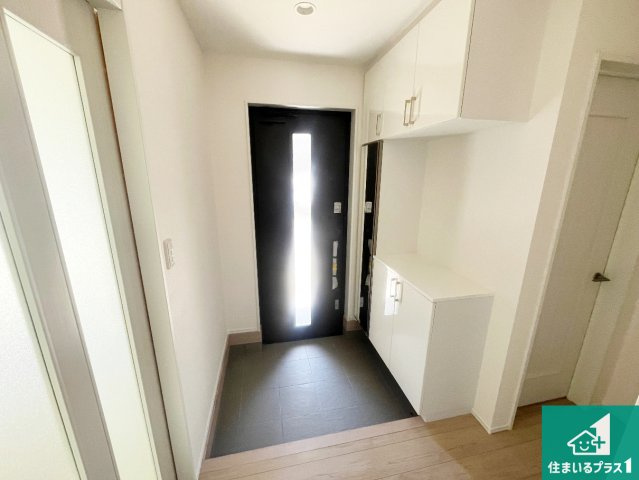 神戸市西区枝吉　新築一戸建ての玄関|シューズボックスにはたくさんの靴が収納できるので玄関周りはいつもスッキリ！ご家族が増えても安心！
