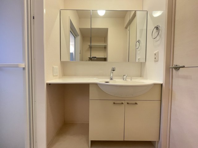 ライジングサン西宮 A棟の洗面所