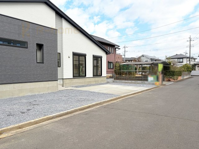 龍ケ崎市平台6期　新築戸建て　1号棟の駐車場|カースペースは3台完備。ゲスト用のスペースも確保できますね♪