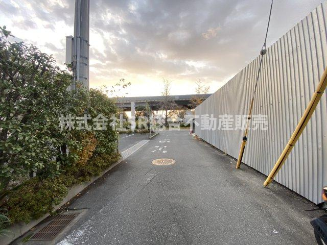 若江北町1丁目中古戸建の前面道路含む現地写真|リフォームプランなら弊社にお任せ！
資金面・オシャレな雰囲気・スタンダード
あなたの希望を叶えます！