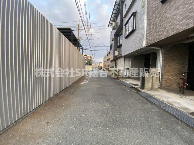 若江北町1丁目中古戸建の前面道路含む現地写真|リフォームや住宅ローン・東大阪市の不動産の事なら弊社にお任せ下さいませ！
各地域の特徴・グルメ・裏道やその他、細かい情報等も熟知した
東大阪市出身のスタッフが新生活を送るお客様をサポート致します！
