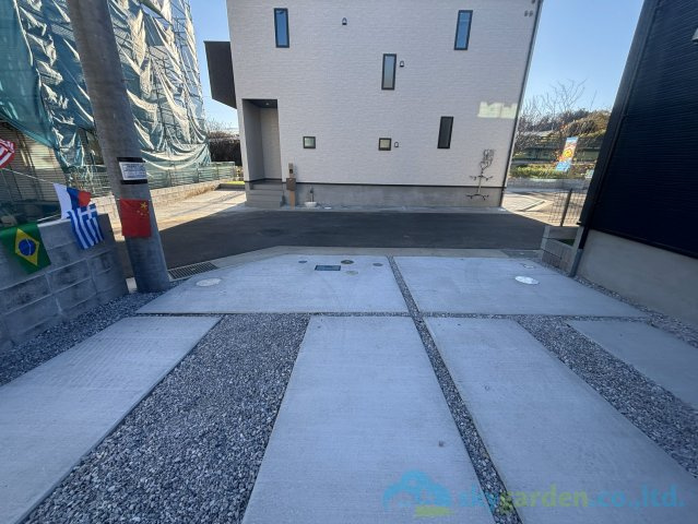 秦野市曽屋3期　新築戸建　全18棟8号棟の駐車場