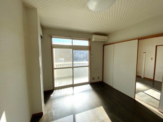 コーポ高師の洋室