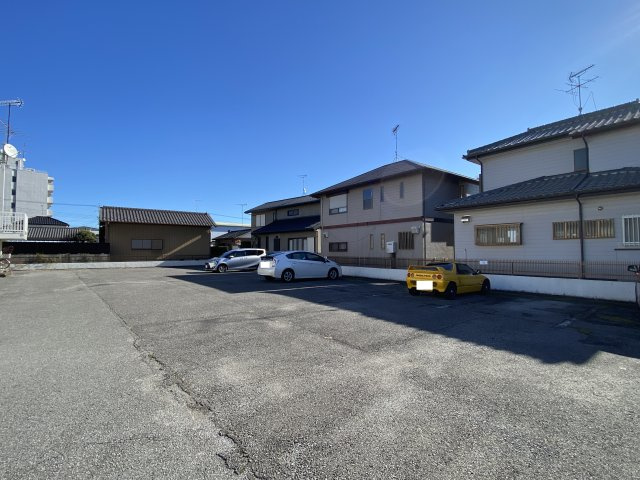 コーポ高師の駐車場