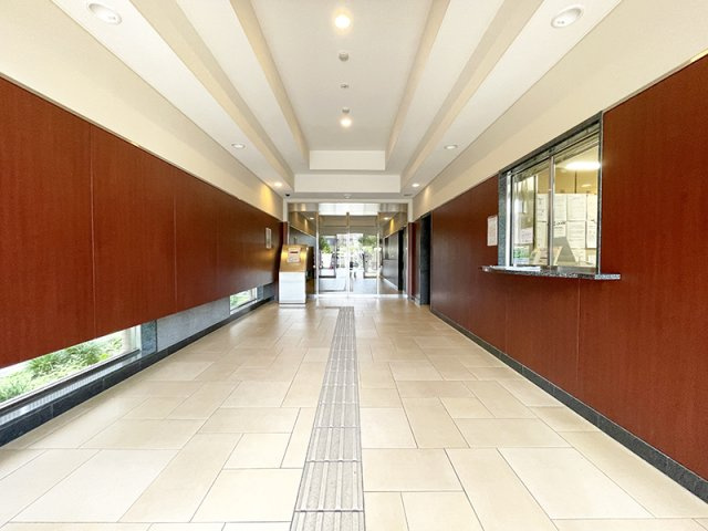 マスターテラス中野平和の森公園のエントランス