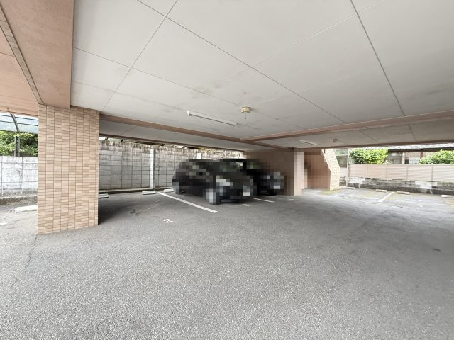 クレール中水道の駐車場
