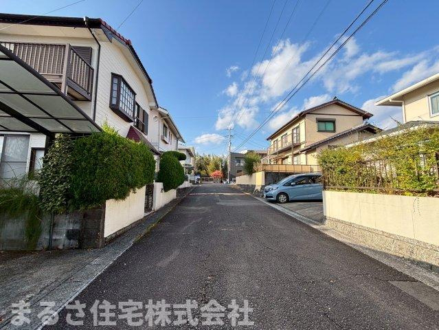 小松台西3丁目　中古戸建の前面道路含む現地写真