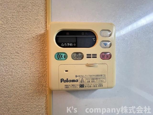 ■高座郡寒川町岡田４丁目　中古戸建の設備|ボタン一つでお風呂が沸かせる追い焚き機能付き☆