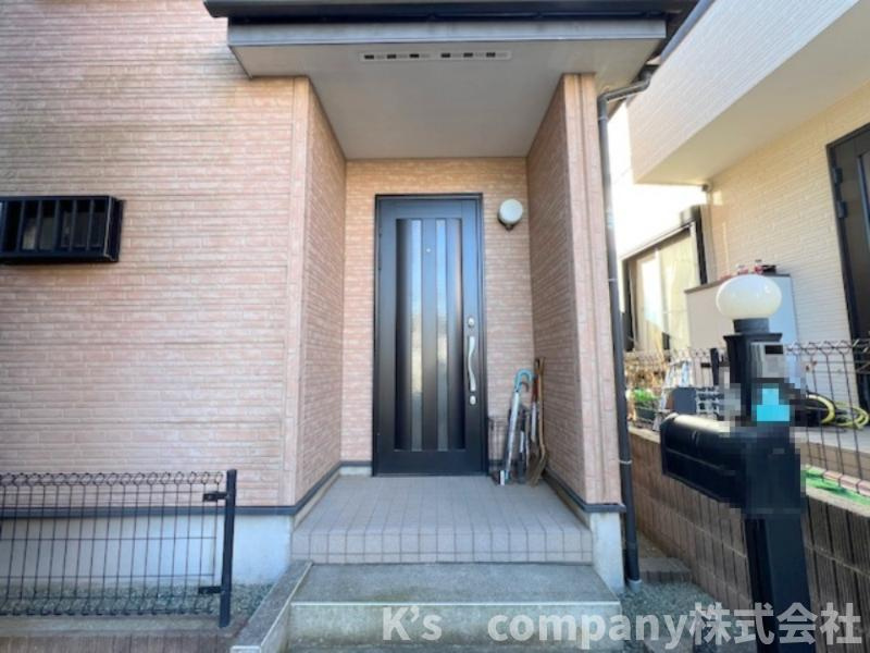 ■高座郡寒川町岡田４丁目　中古戸建の玄関|玄関周辺スペース◇