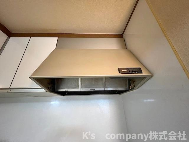 ■高座郡寒川町岡田４丁目　中古戸建のキッチン|レンジフード☆