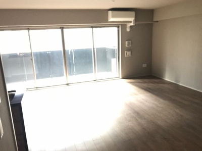 【居間・リビング】 | ジ・アーバネックス京都四条烏丸テラス | 使いやすい居間です