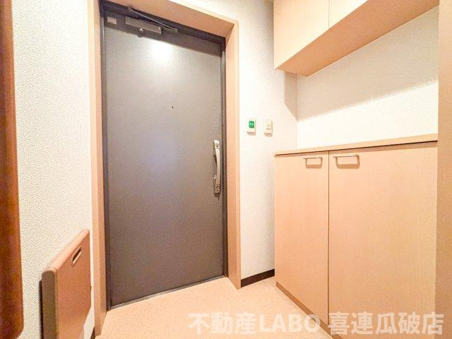 レジデンス八楽の玄関