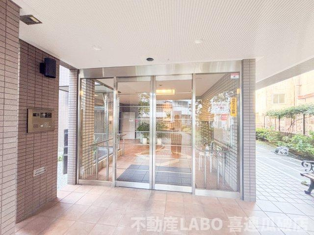 レジデンス八楽のエントランス