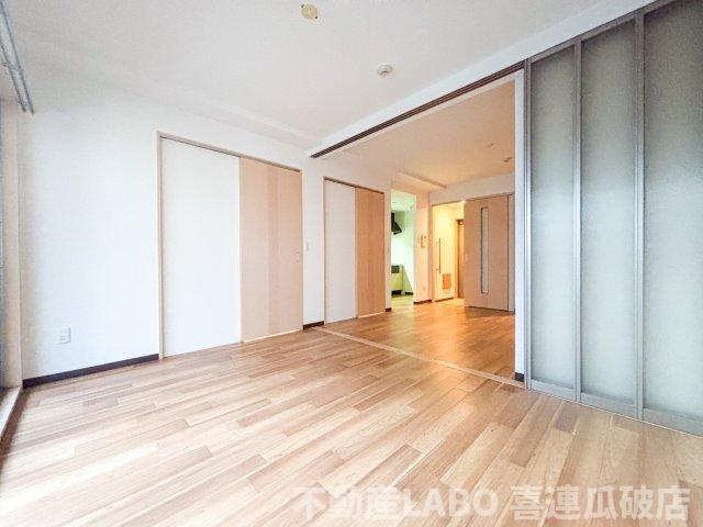 レジデンス八楽の洋室