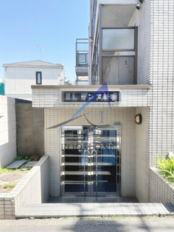 エレガンス新宿のエントランス|エントランスです。