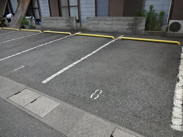 フレンドめがの駐車場