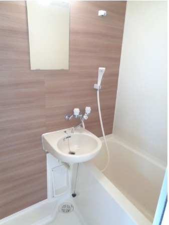 中野区弥生町２丁目のアパートの浴室