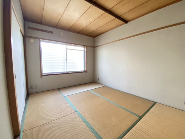 マンション財の和室