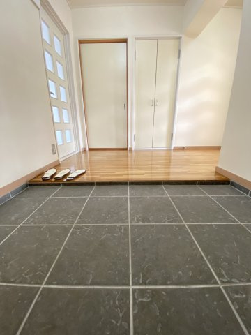マンション財の玄関
