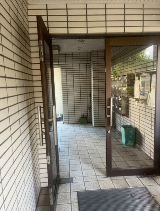 パレス上井草のエントランス