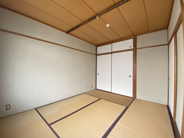 マンション財の和室