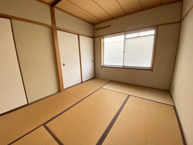マンション財の和室