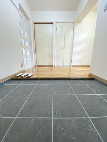 マンション財の玄関