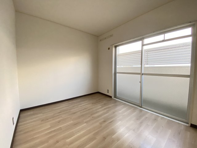 マンション財の洋室