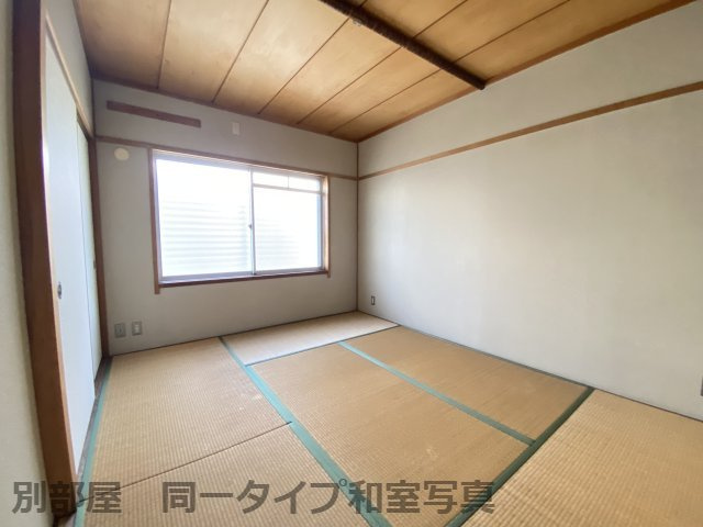 マンション財の和室
