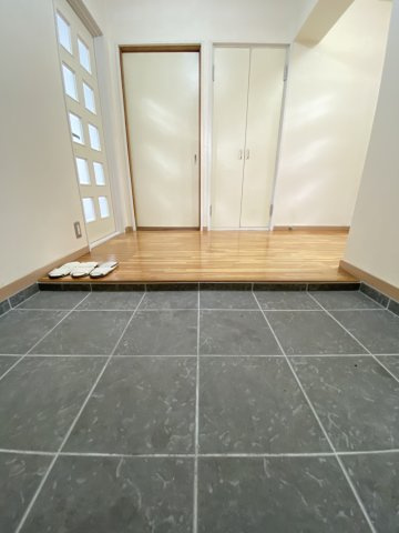 マンション財の玄関