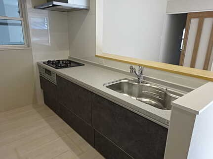 広島市南区丹那新町　新築一戸建ての前面道路含む現地写真