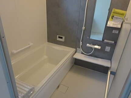 広島市南区丹那新町　新築一戸建ての前面道路含む現地写真