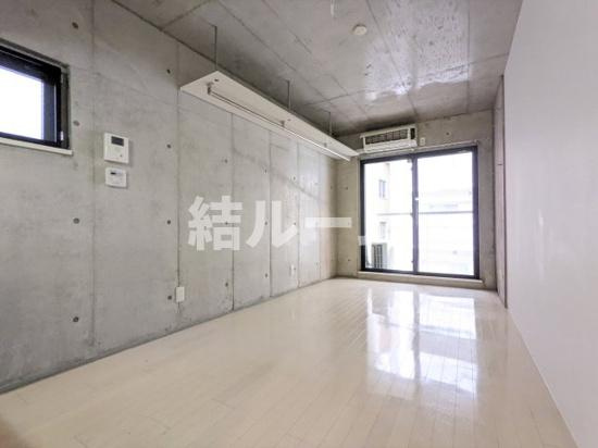 板橋区板橋１丁目の賃貸マンションの居間・リビング